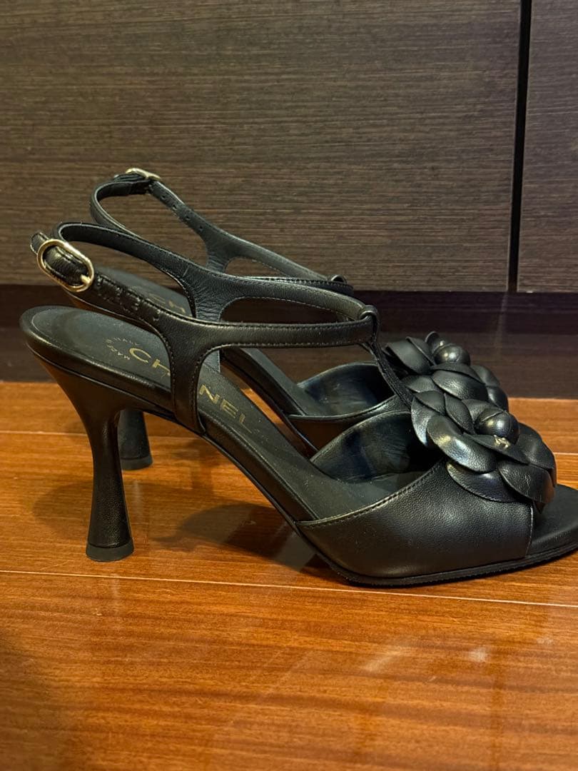 CHANEL ブラックサンダル カメリア