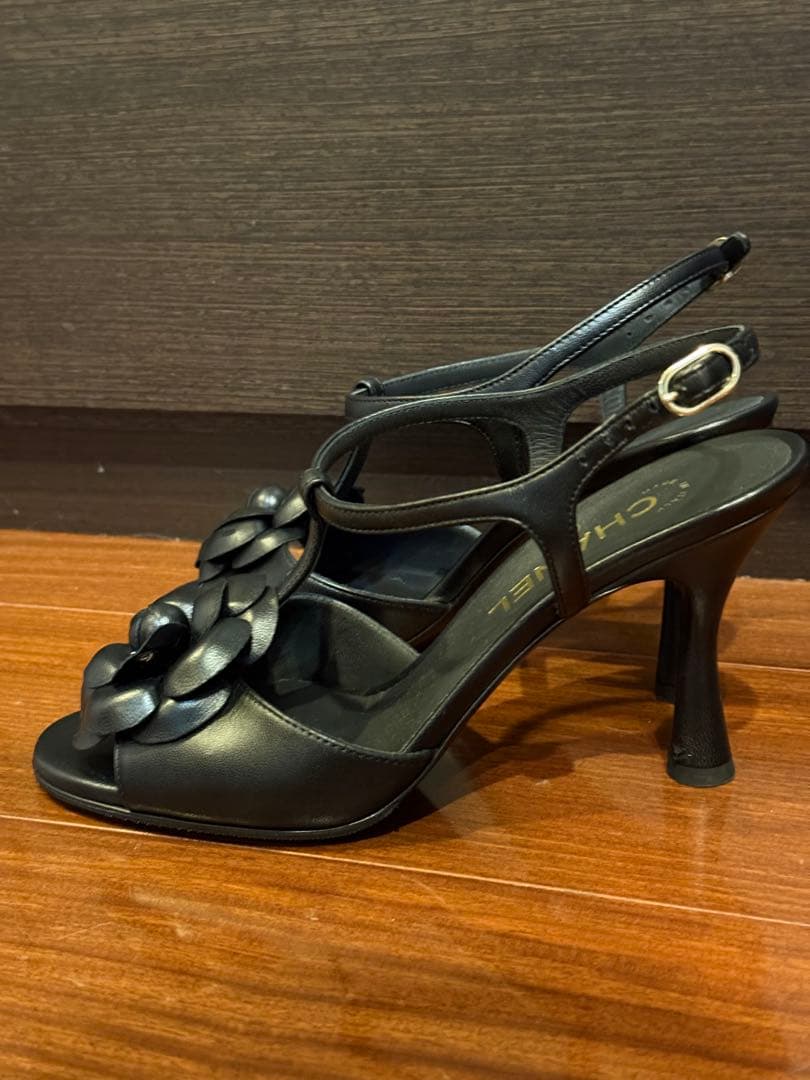 CHANEL ブラックサンダル カメリア