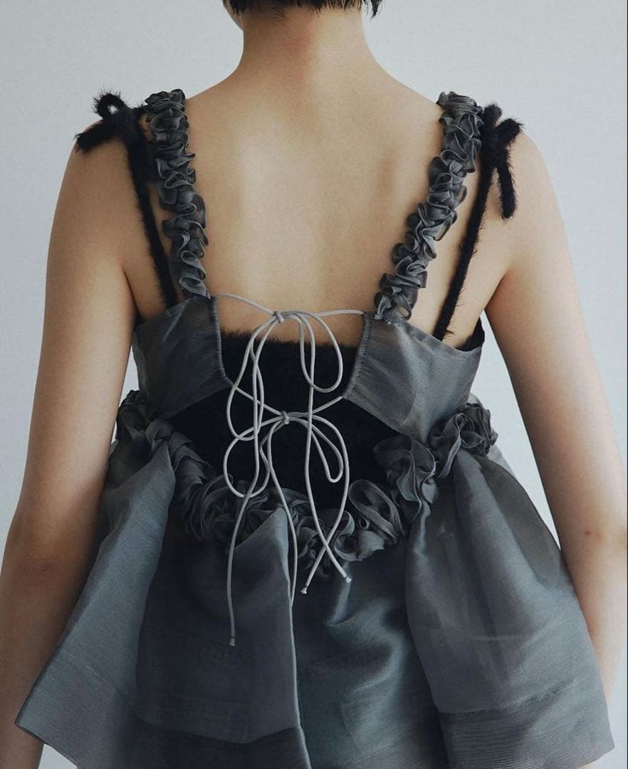 年末SALE！美品Bibiy ブラック ペプラムビスチェF