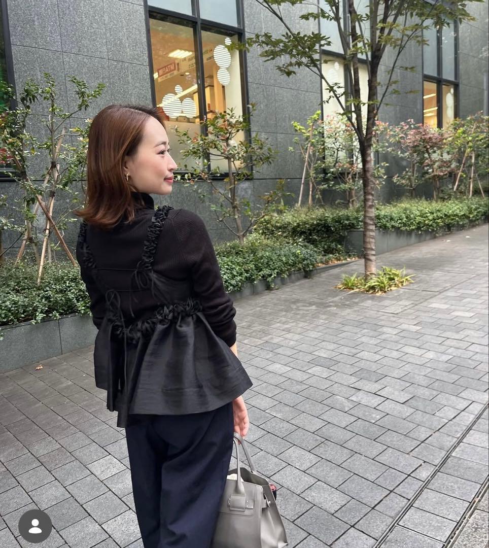 年末SALE！美品Bibiy ブラック ペプラムビスチェF