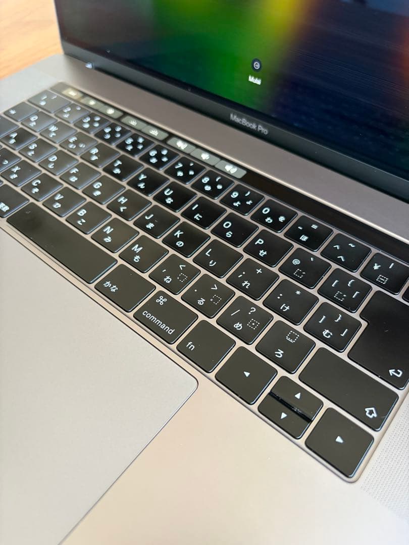 MacBookPro 2018 メモリ16GB ストレージ256GB