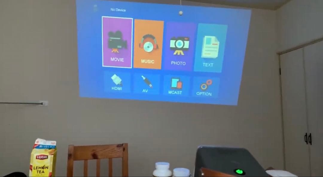 WIMIUS ミニプロジェクター本体 リモコン付き