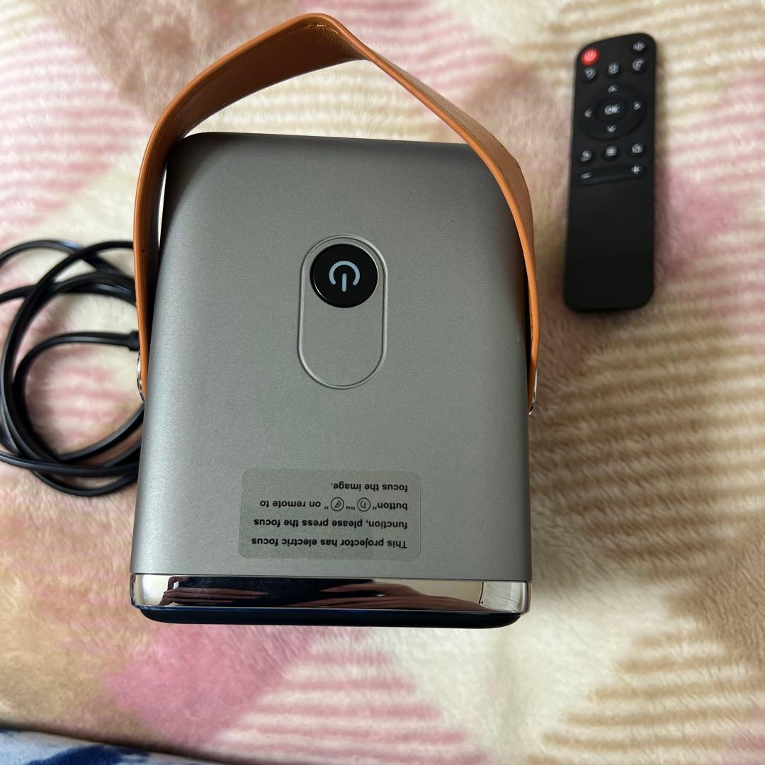 WIMIUS ミニプロジェクター本体 リモコン付き