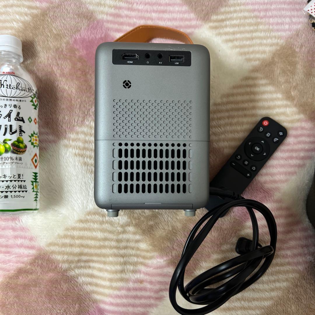 WIMIUS ミニプロジェクター本体 リモコン付き