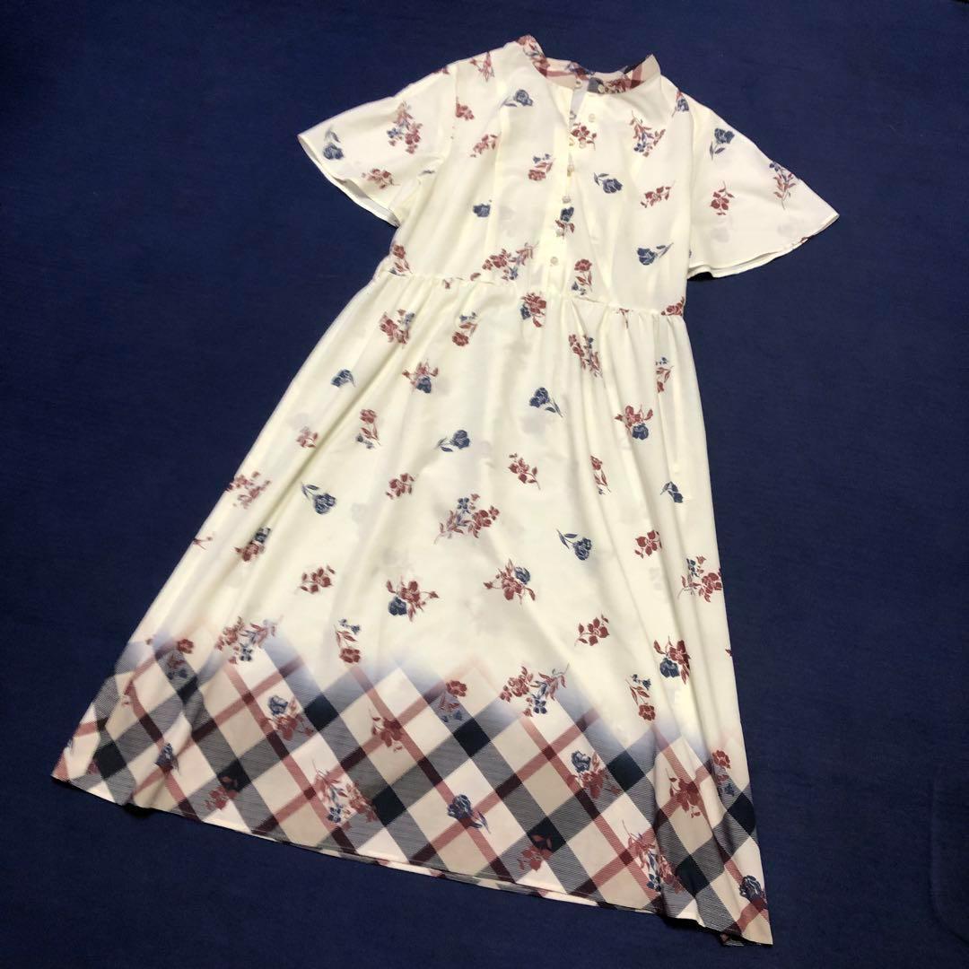 美品　バーバリー　花柄 半袖ロングワンピース ホワイト★★★
