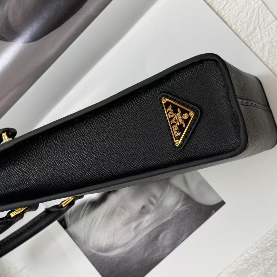 【極美品】ブラック ハンドバッグ