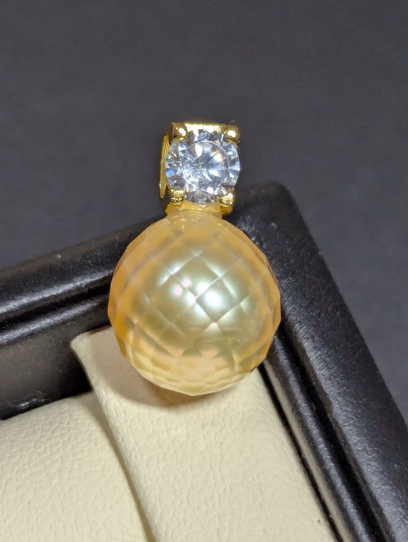 P63　切子　茶金　南洋白蝶真珠　CZダイヤ　SV ペンダントトップ