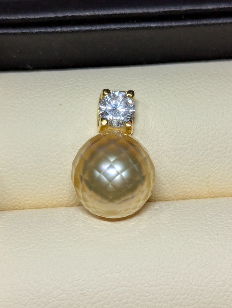 P63　切子　茶金　南洋白蝶真珠　CZダイヤ　SV ペンダントトップ