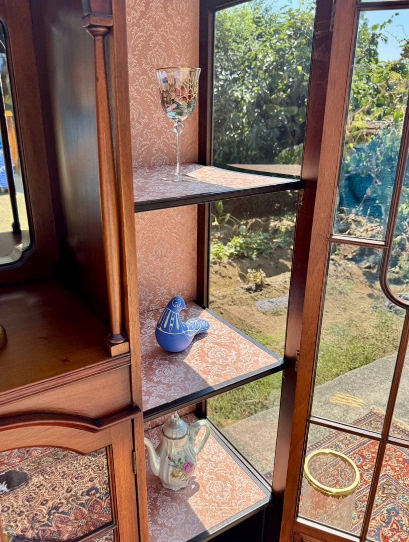 英国クラシック 高級ガラスキャビネット 美品 アンティーク調　西洋家具 飾り棚