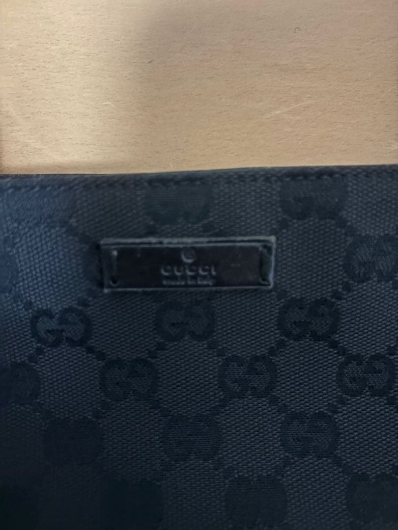 GUCCI ブラック ショルダーバッグ　ブランド
