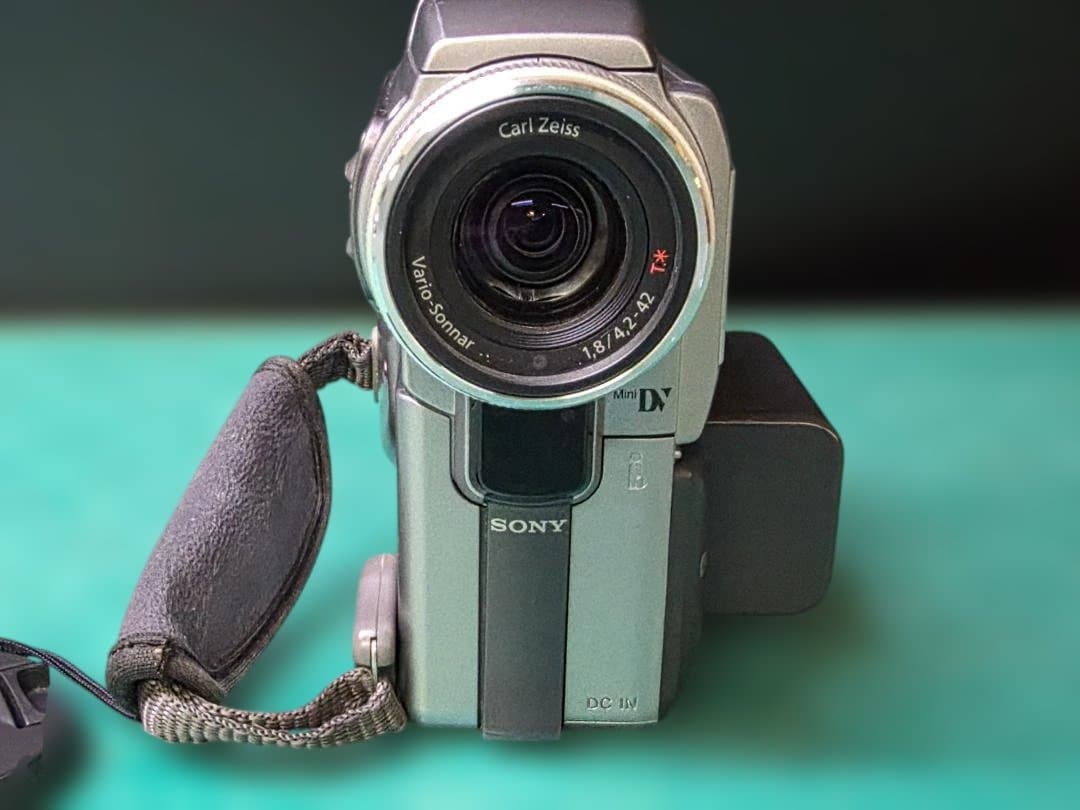 ビデオカメラ Sony Handycam DCR-PC120