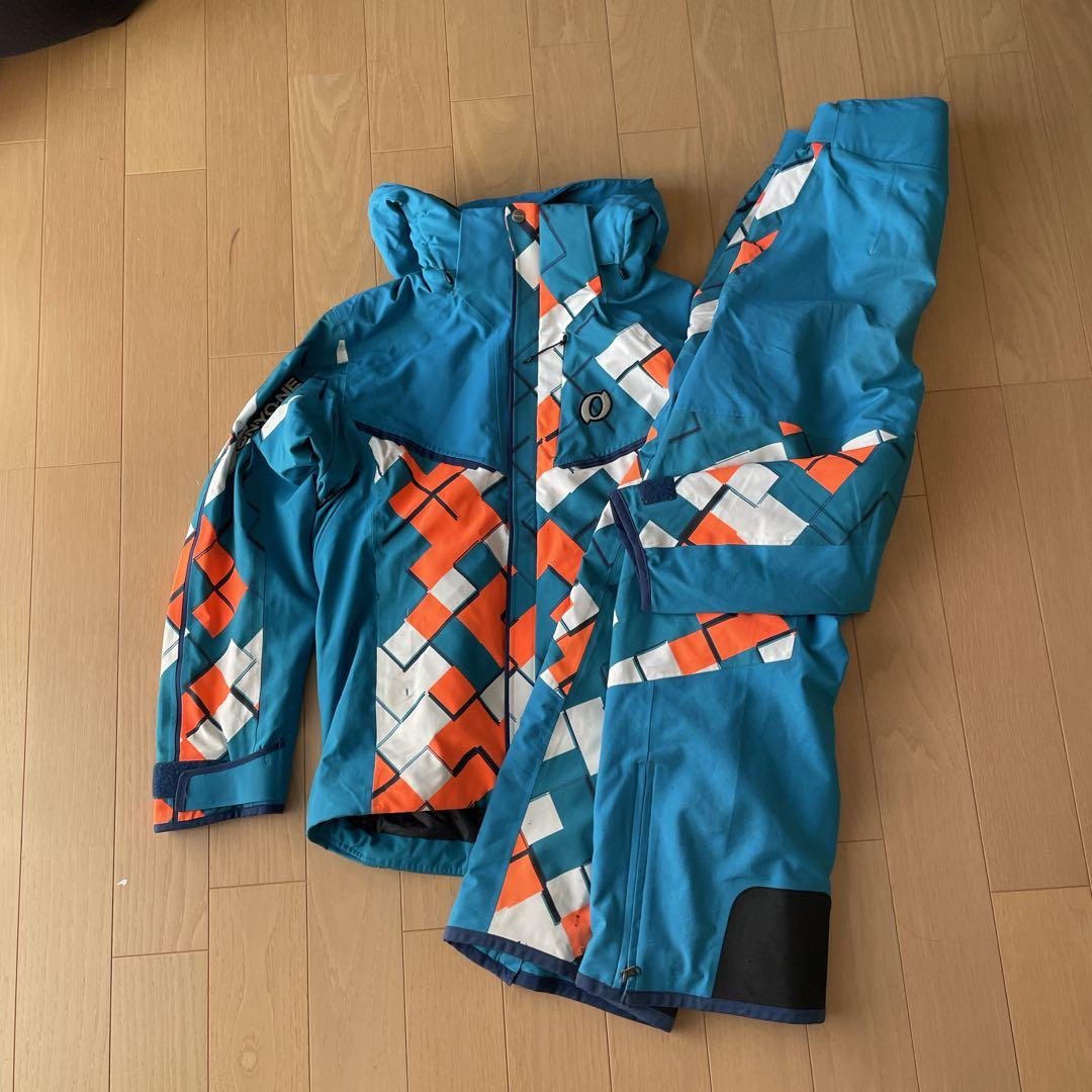 オンヨネ　ONYONE スキーウェア　デモチーム　サイズM 中古