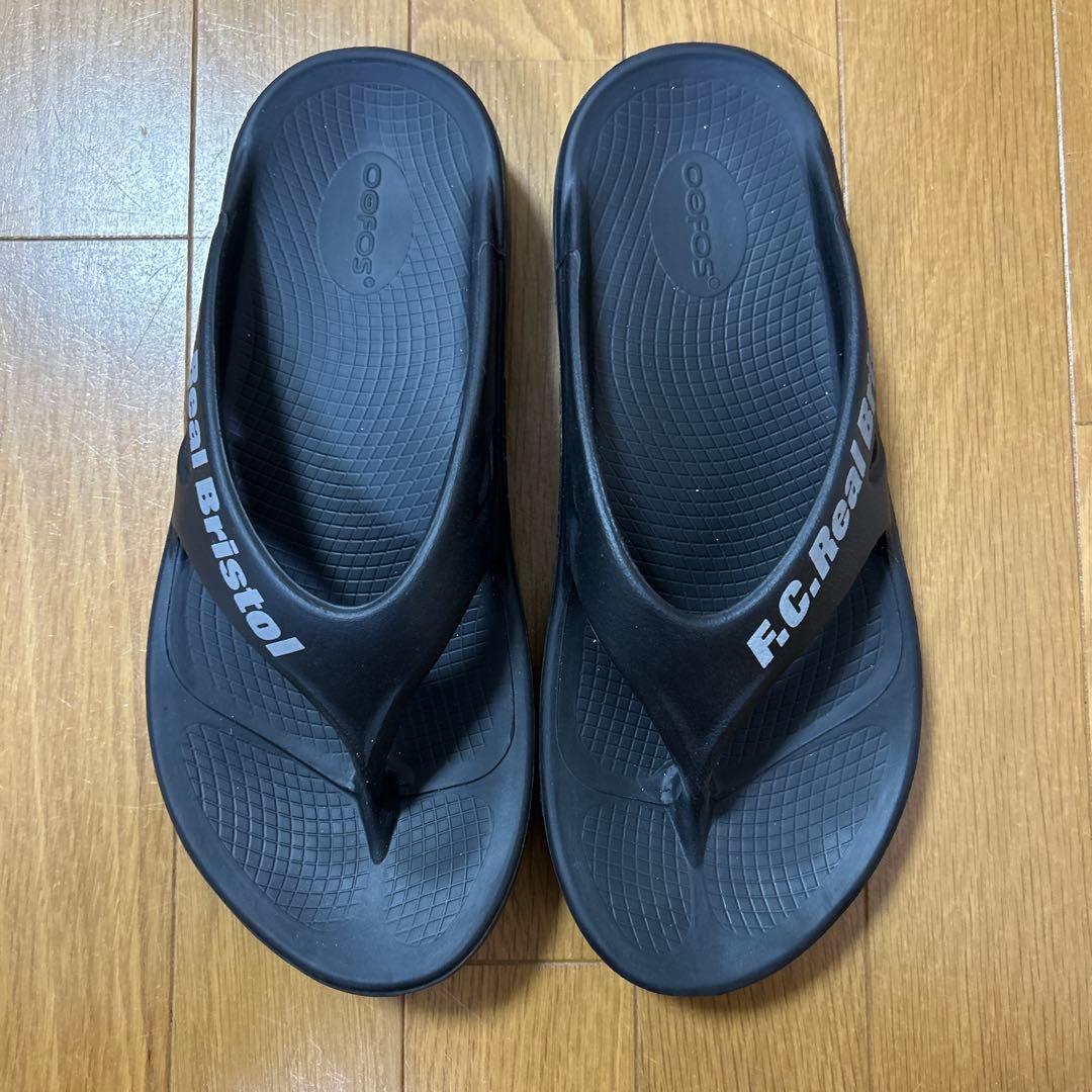 【トモ】OOFOS、F.C. Real Bristolサンダル