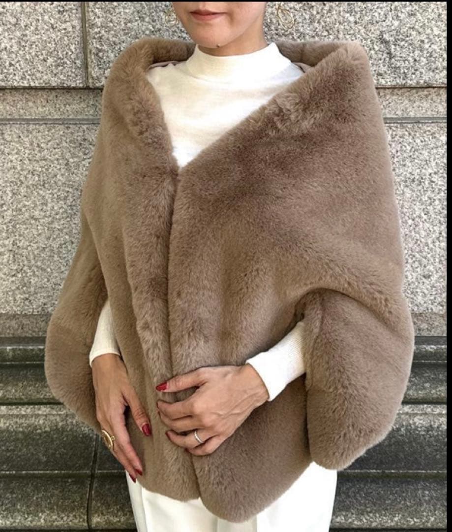 新品未使用タグ付JENNE リッチボリュームファーケープ