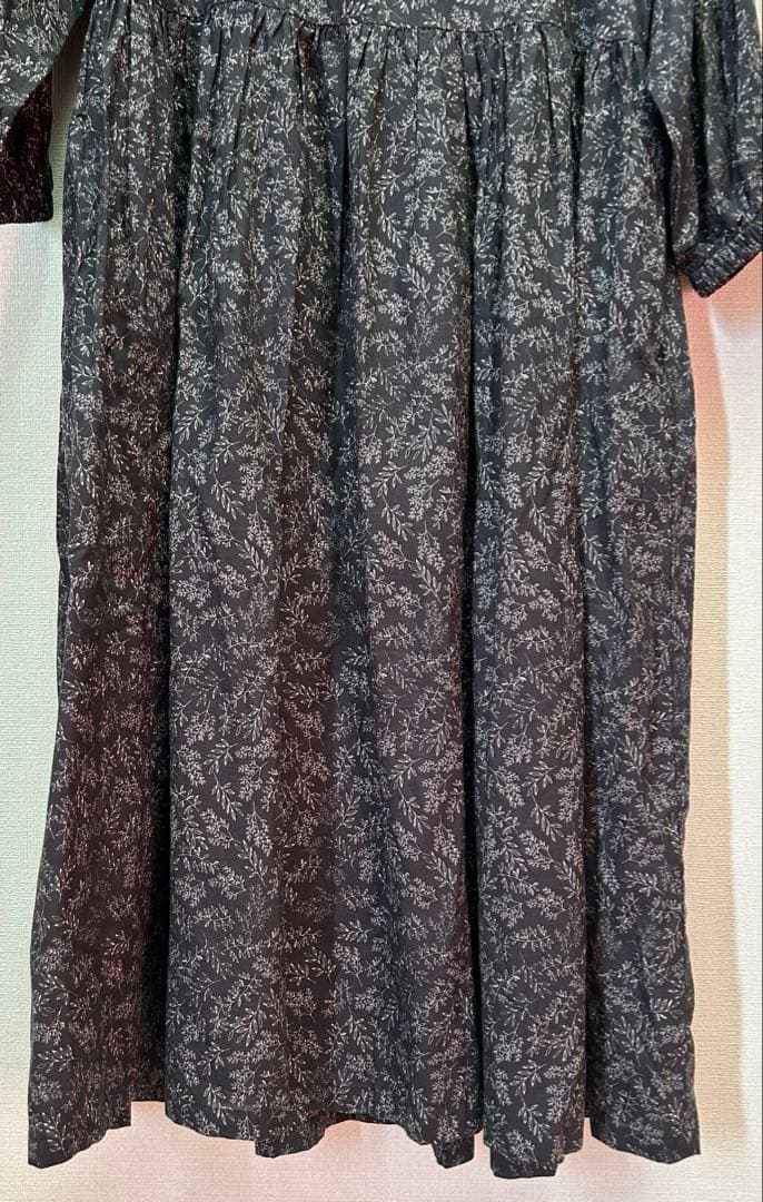 BEARDSLEYビアズリー リーフプリントギャザーワンピース　花柄