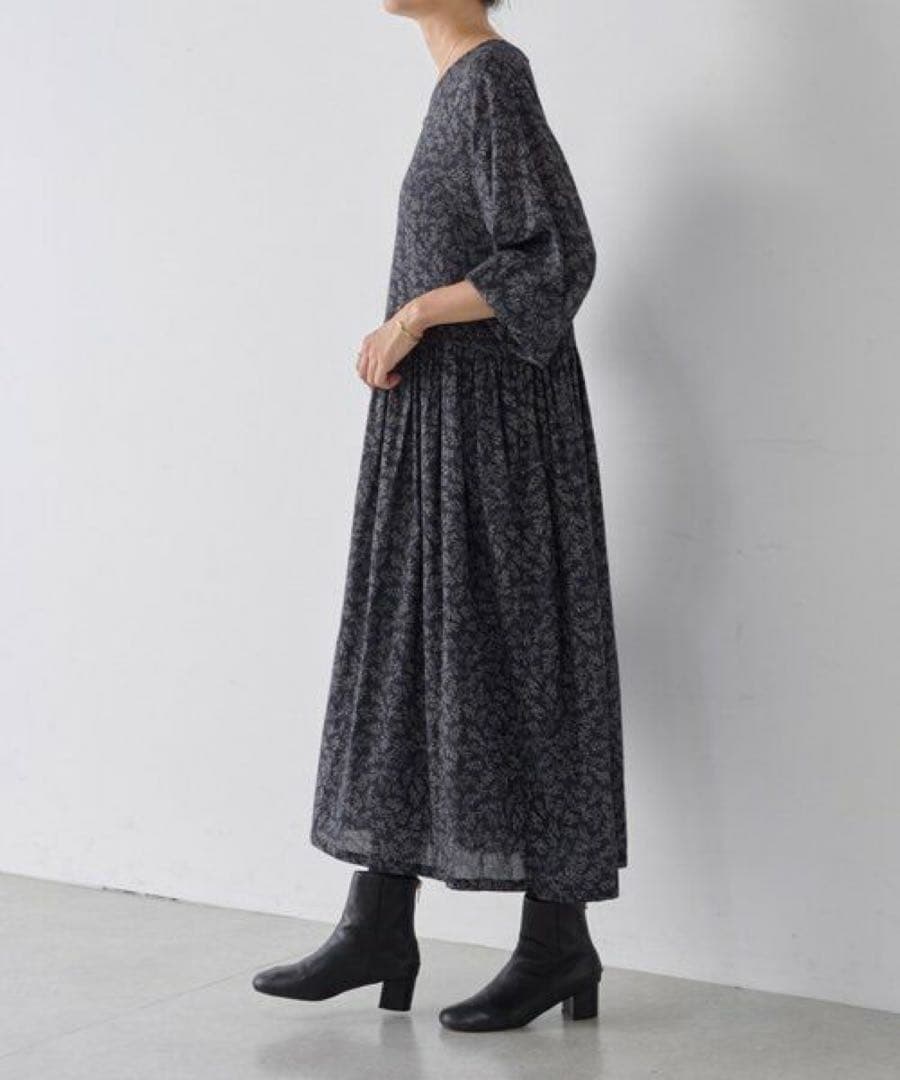 BEARDSLEYビアズリー リーフプリントギャザーワンピース　花柄