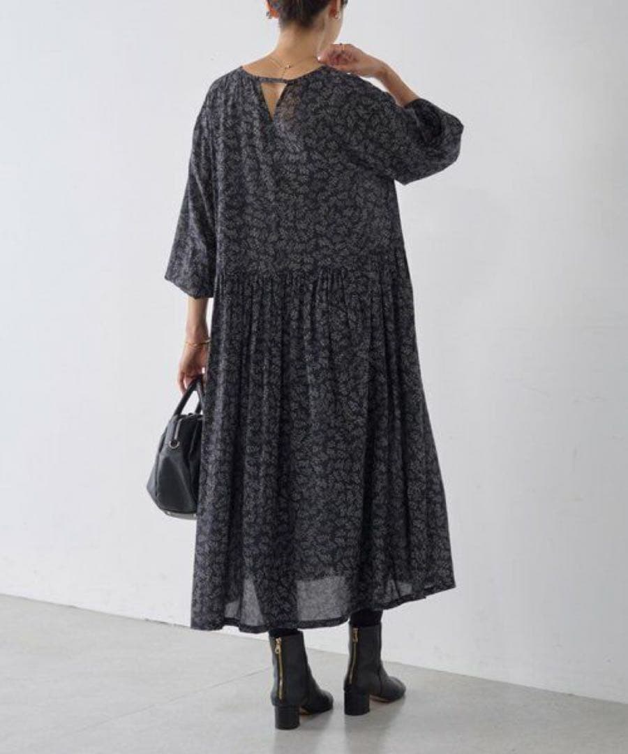 BEARDSLEYビアズリー リーフプリントギャザーワンピース　花柄