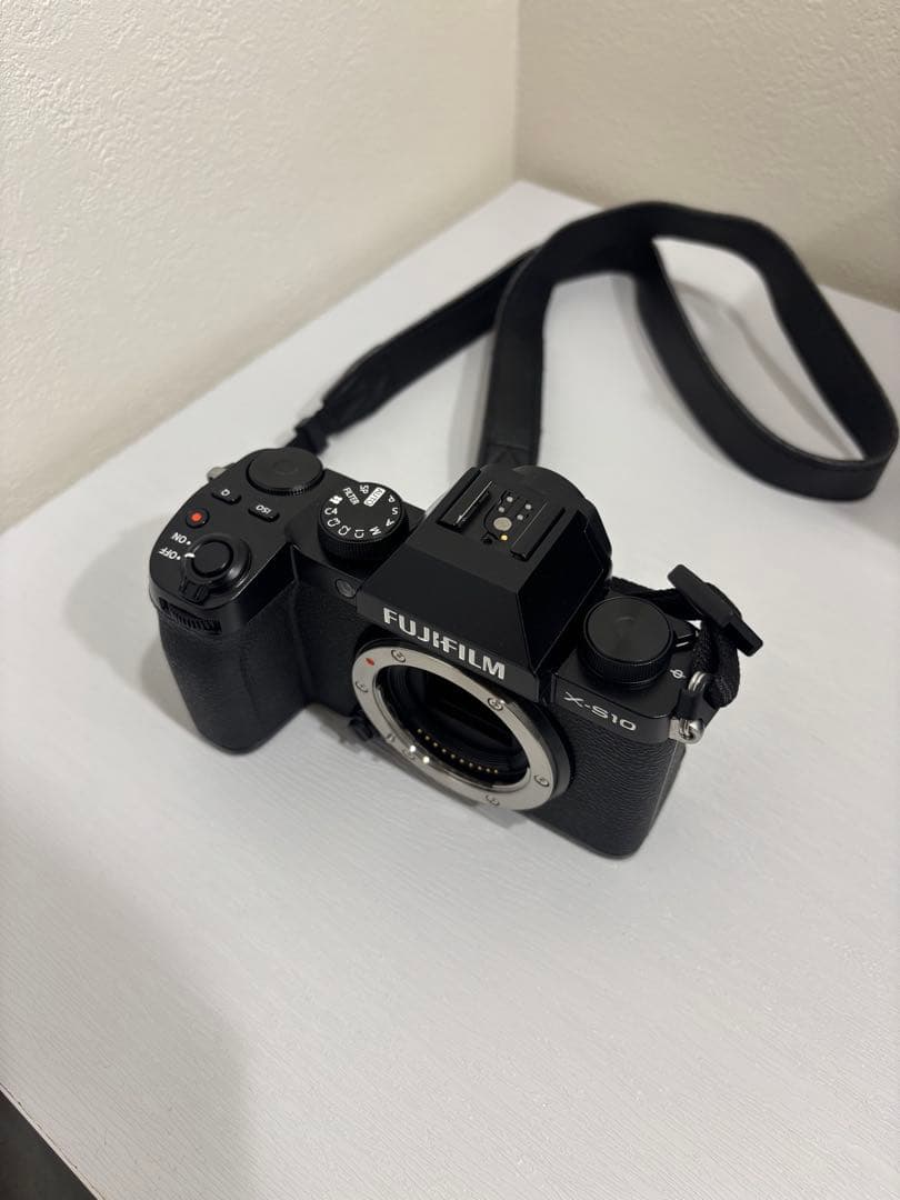 【箱あり美品】Fujifilm X-S10ミラーレス一眼カメラ本体