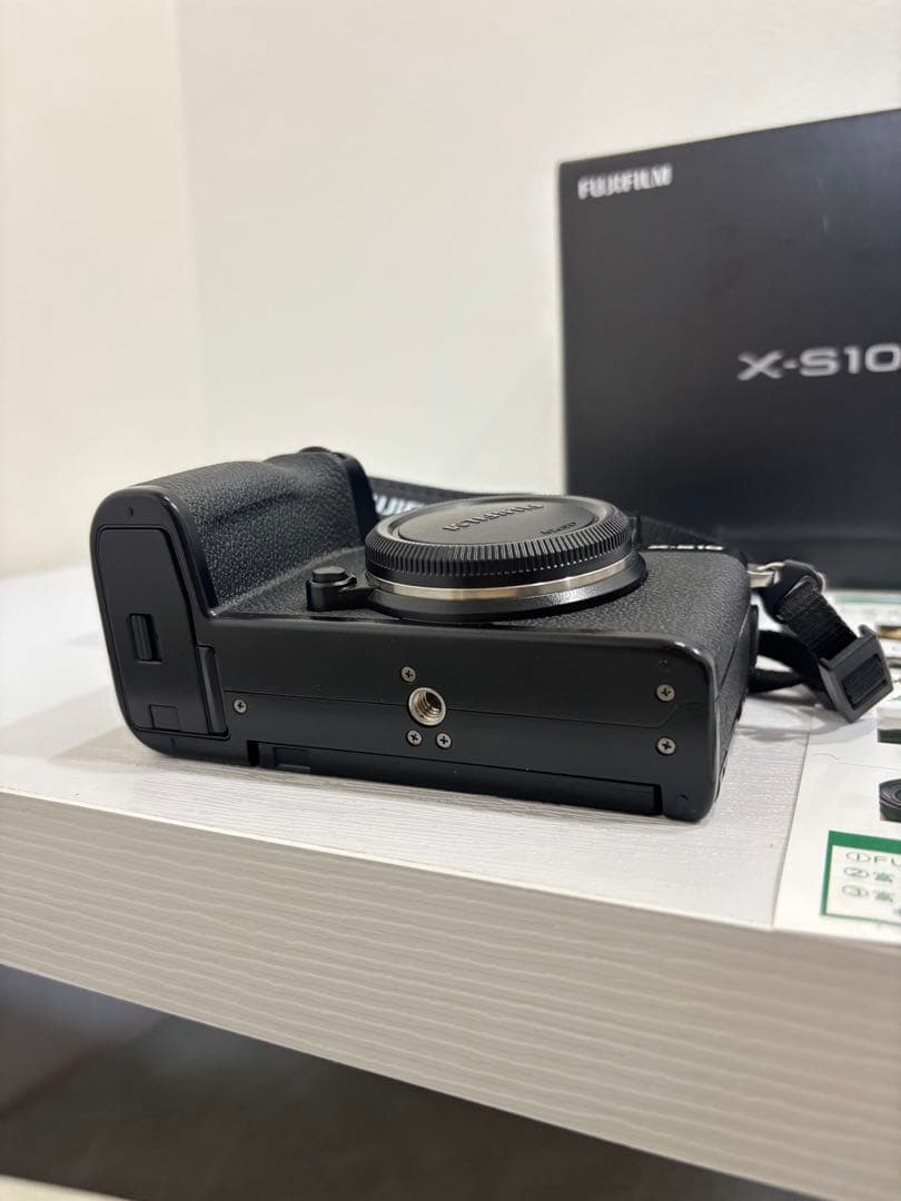 【箱あり美品】Fujifilm X-S10ミラーレス一眼カメラ本体