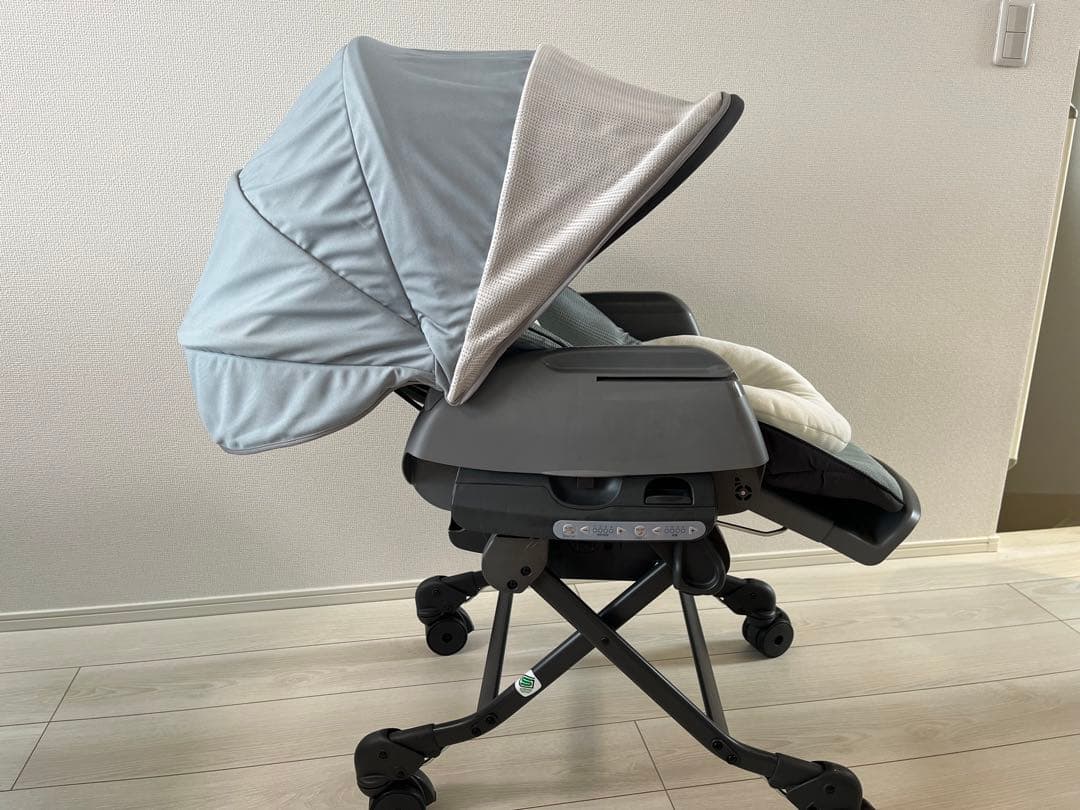 【ほぼ新品】コンビ ホワイトレーベル ネムリラ AUTO SWING