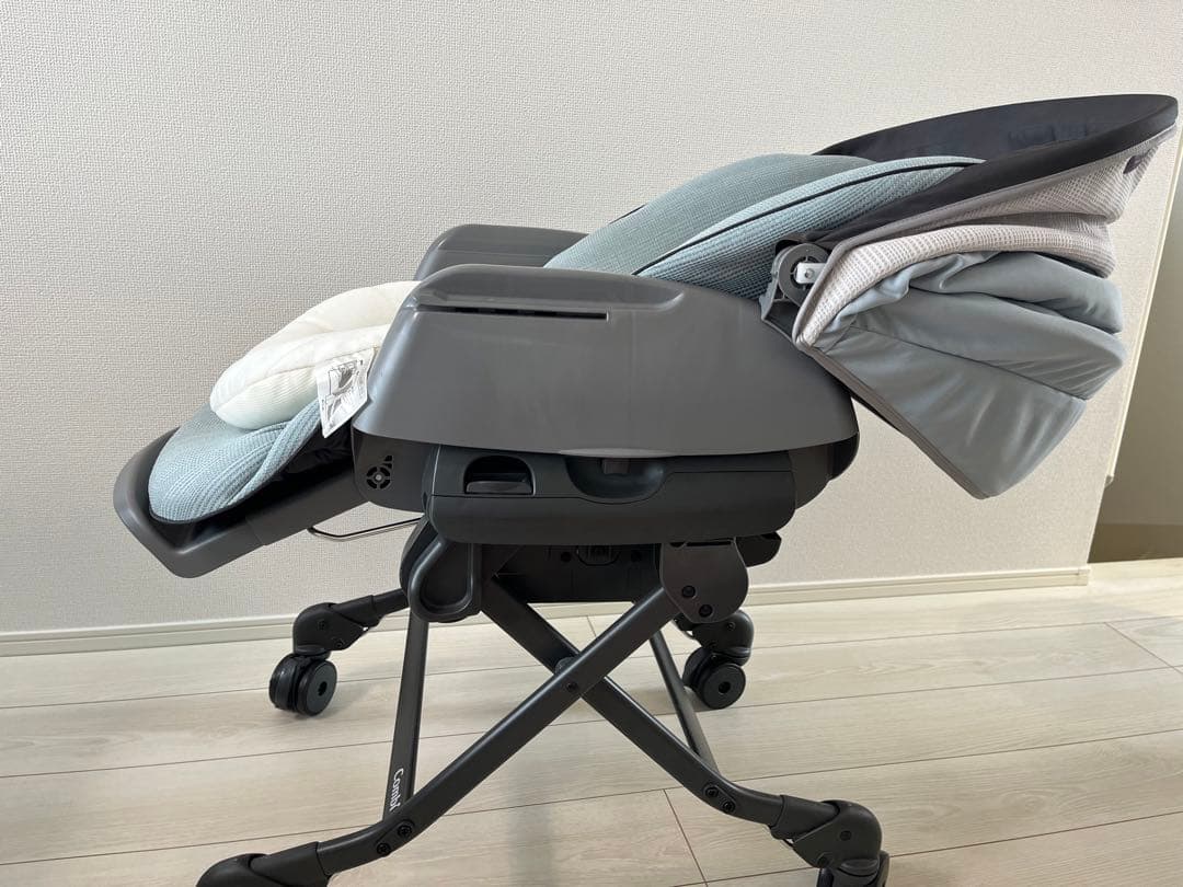 【ほぼ新品】コンビ ホワイトレーベル ネムリラ AUTO SWING