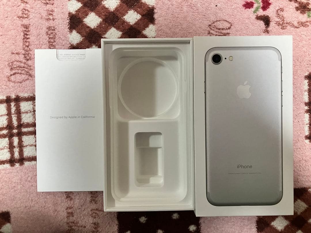 Apple iPhone 7 シルバー 本体 箱付き