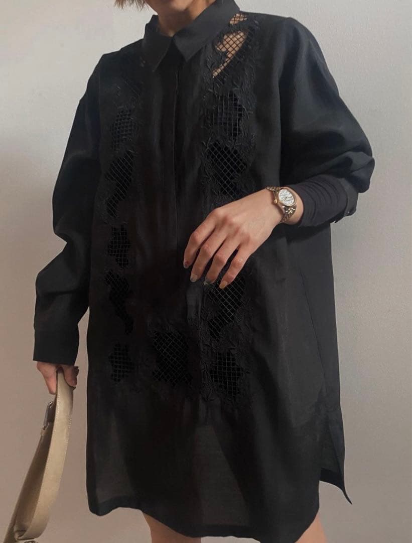 新品☆AMERIアメリ☆エンブロイダリーシアーシャツ☆ブラック