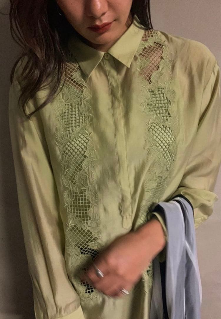 新品☆AMERIアメリ☆エンブロイダリーシアーシャツ☆ブラック