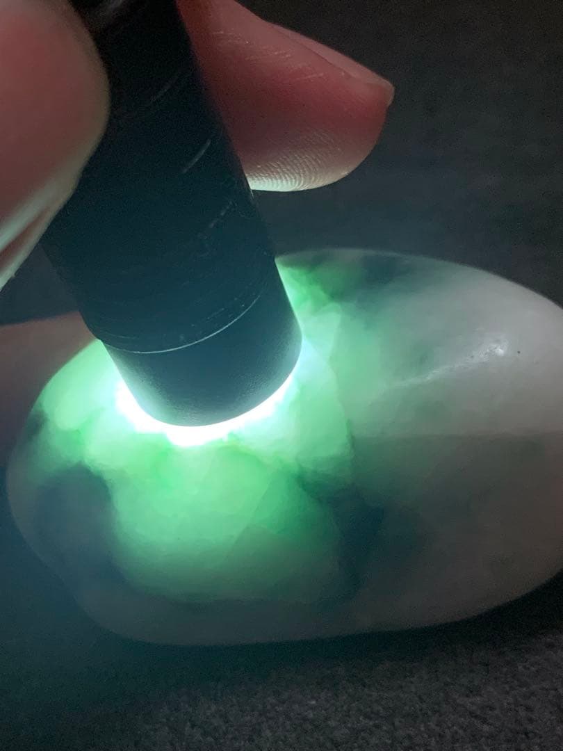 糸魚川ひすい極上海石　67g 翡翠　鉱物標本　コン沢　水石　根付　糸魚川翡翠