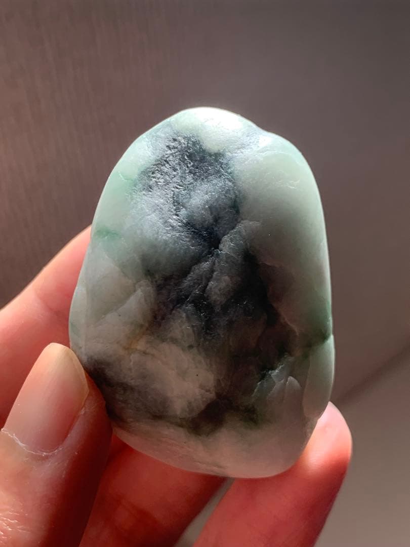 糸魚川ひすい極上海石　67g 翡翠　鉱物標本　コン沢　水石　根付　糸魚川翡翠