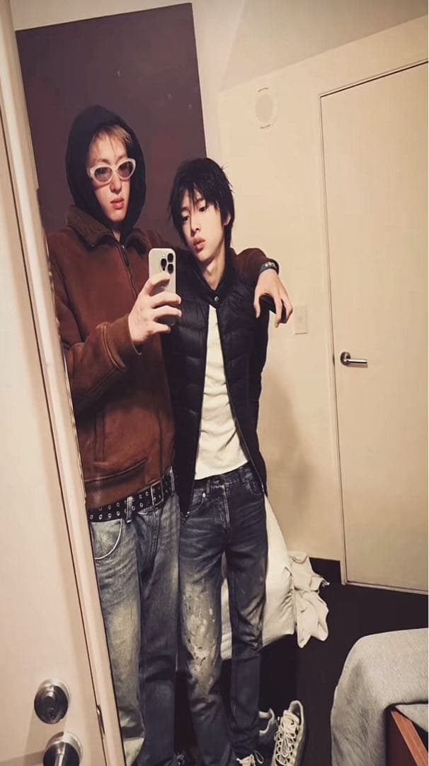 prada ライトダウンジャケット　44 cortis ジュフン着用