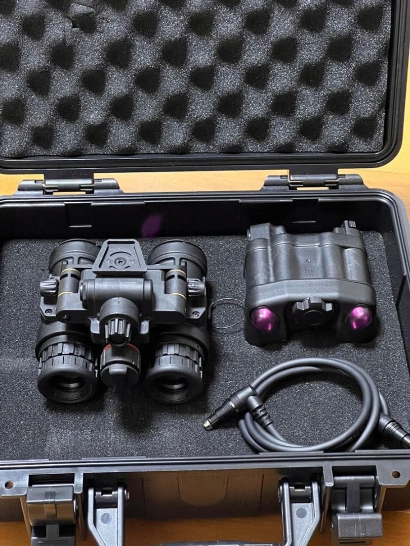 PVS31　デジタルナイトビジョン 実動(充電器、ケーブル付属なし)