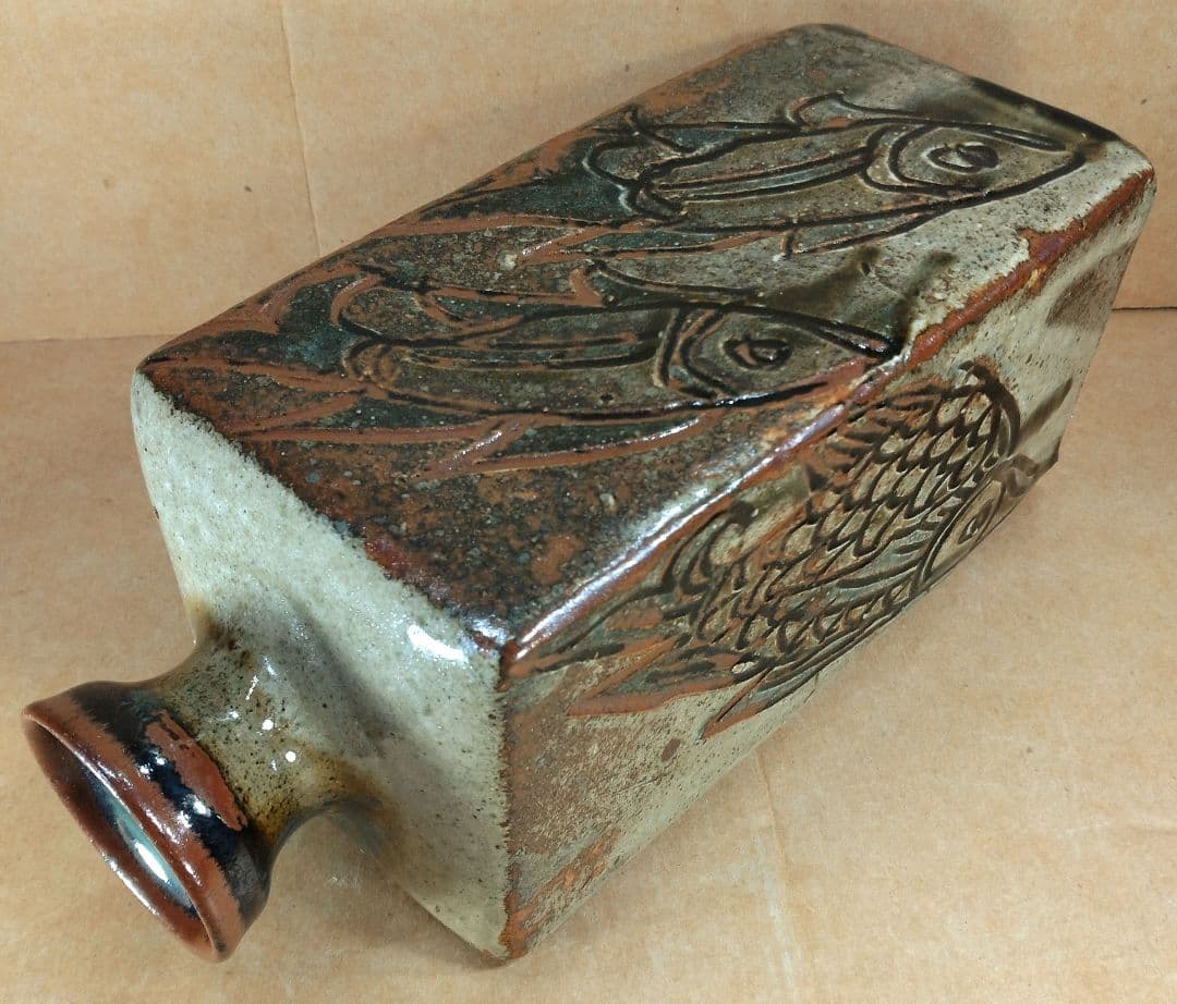 【本物保証】金城次郎 魚紋角瓶 共箱 栞 人間国宝 壺屋焼 希少魚6匹 h24㎝