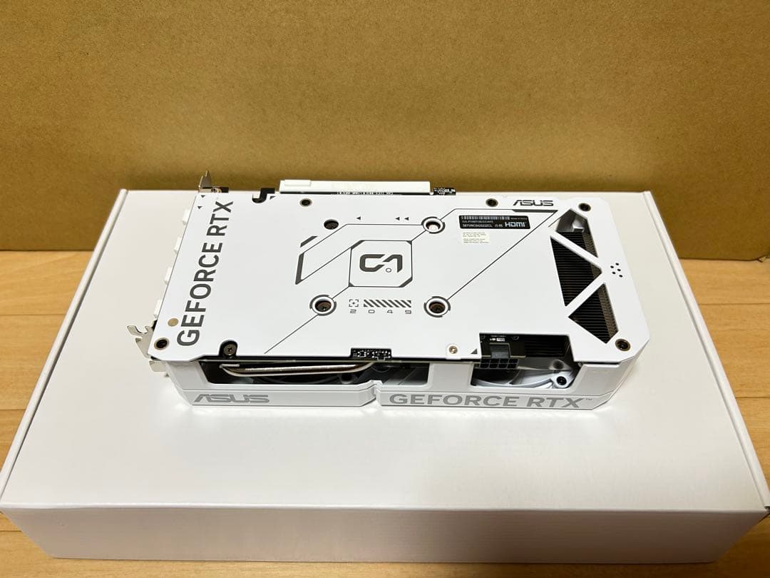 グラフィックボード・グラボ・ビデオカード ASUS Dual GeForce RTX 4060 Ti EVO White