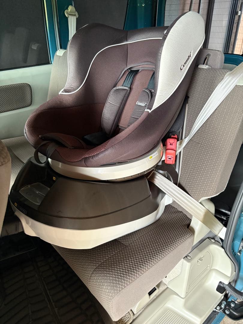 Combi チャイルドシート ブラウン