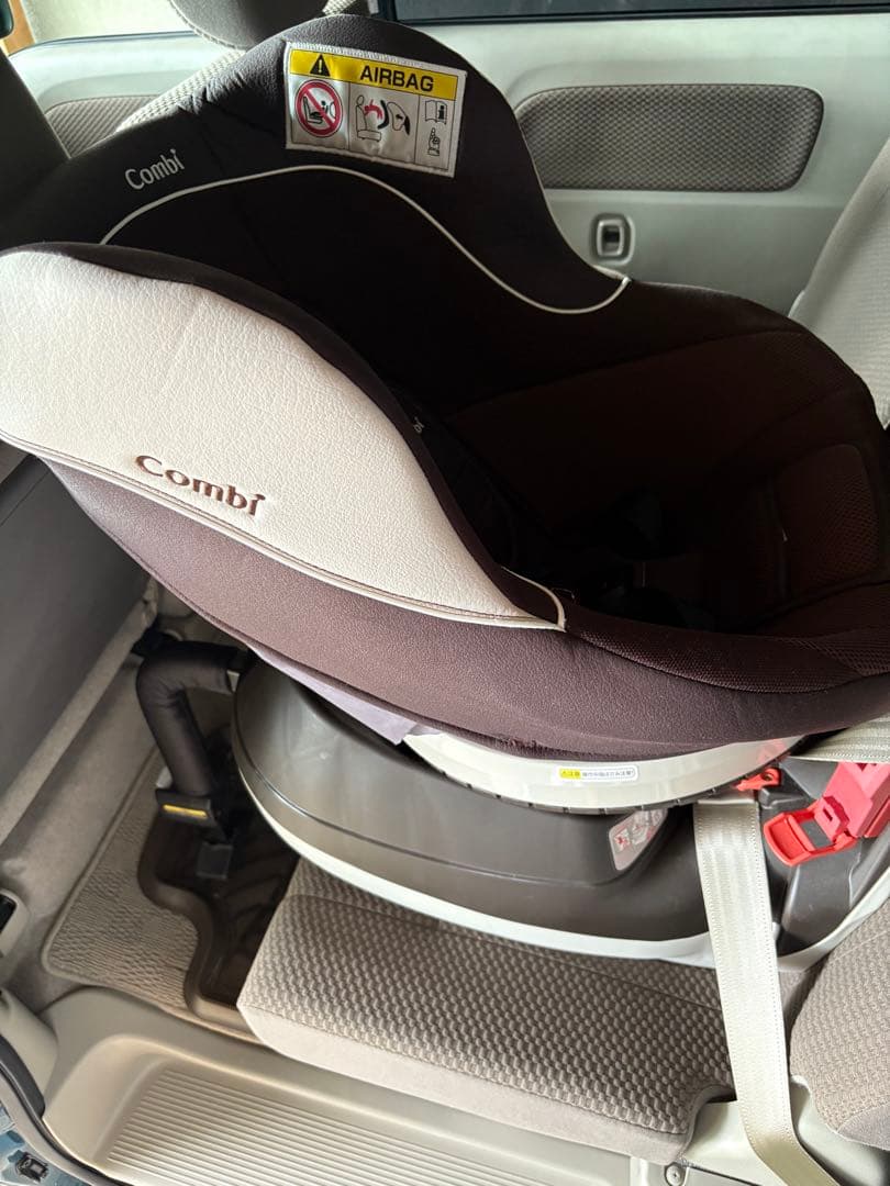 Combi チャイルドシート ブラウン