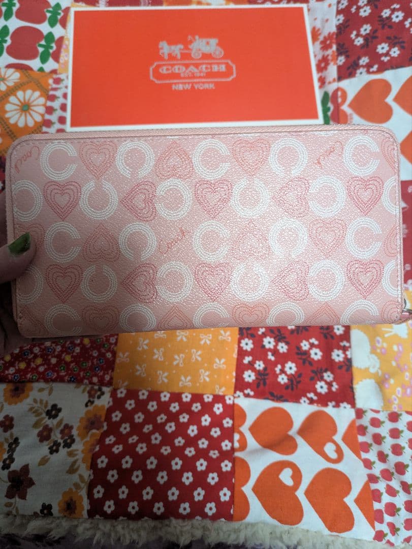 コーチ　長財布 森森になります。