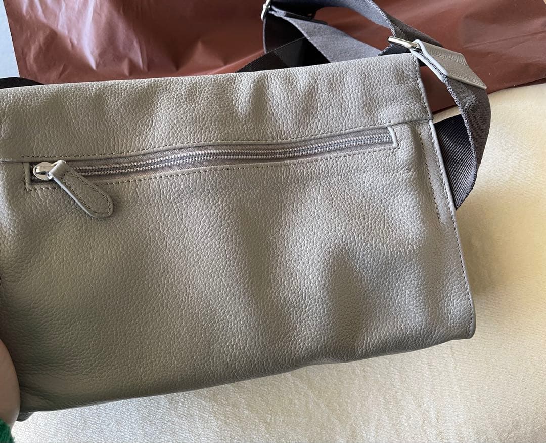 ear PAPILLONNER イアパピヨネ グレーボディバッグ