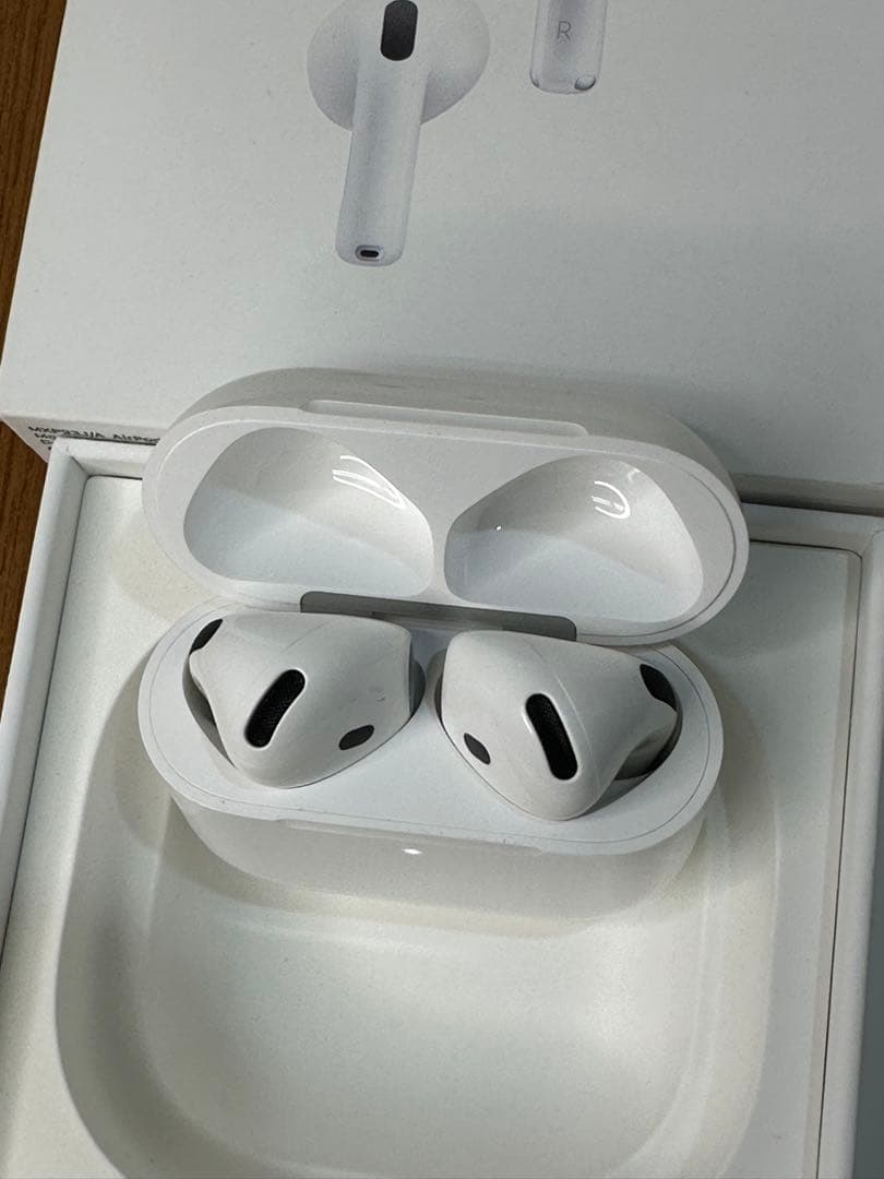 【美品】AirPods 4 ANC搭載モデル MXP93J/A 9RHDY