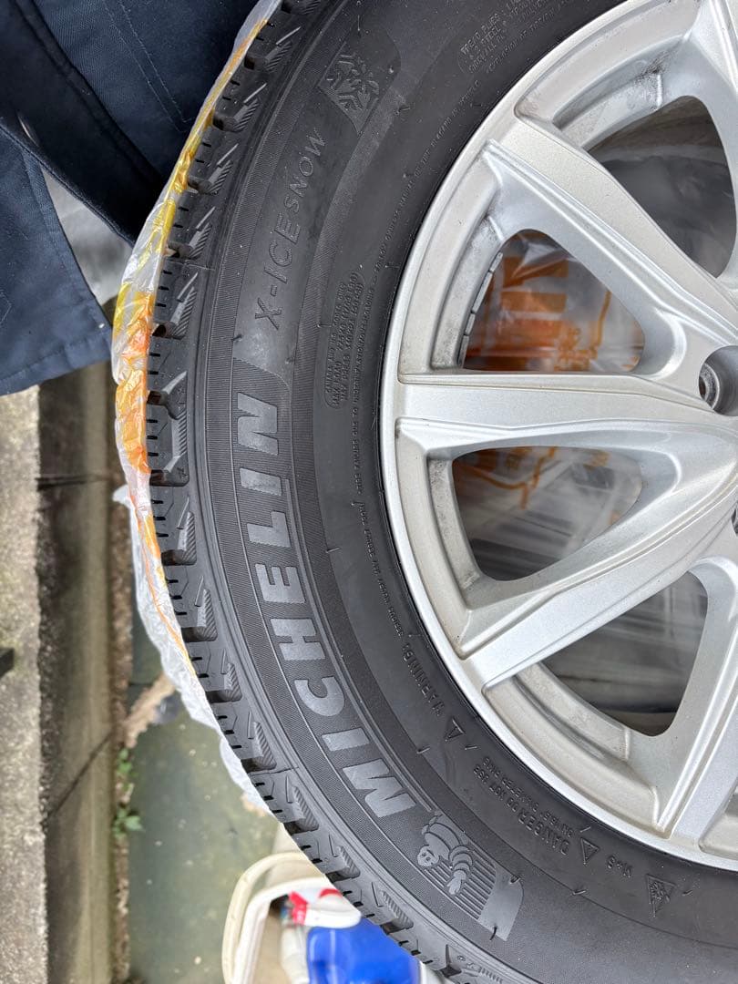 MICHELIN X-ICE 215/60R16 2023年製　トヨタ用