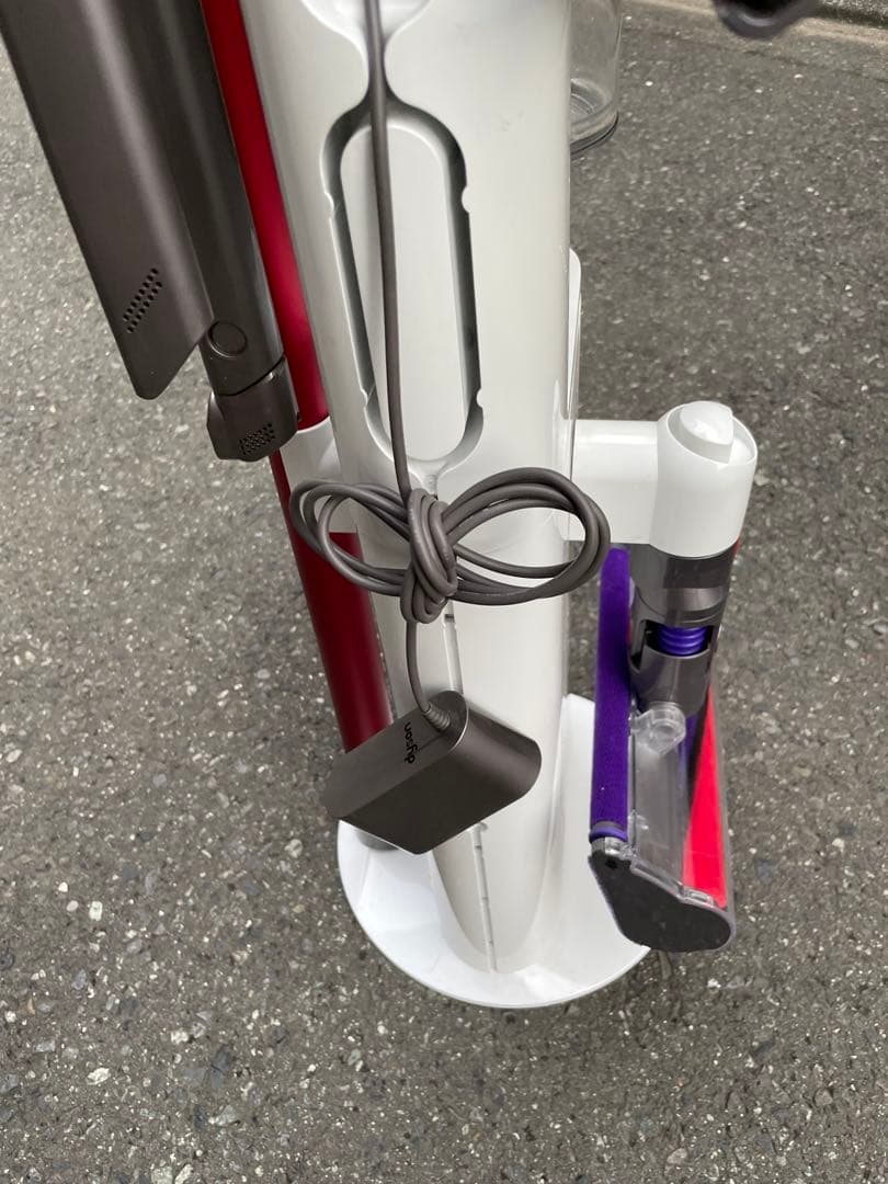 【直営店限定・美品】Dyson V10 サイクロン掃除機 専用ドック付｜動作良好