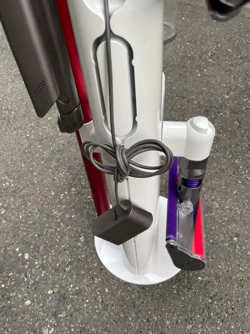 【直営店限定・美品】Dyson V10 サイクロン掃除機 専用ドック付｜動作良好