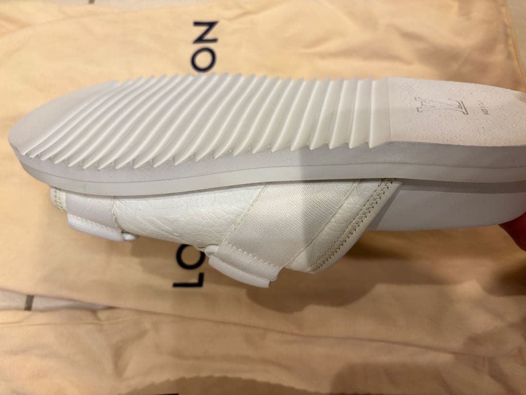 LOUIS VUITTON ホワイト スライドサンダル