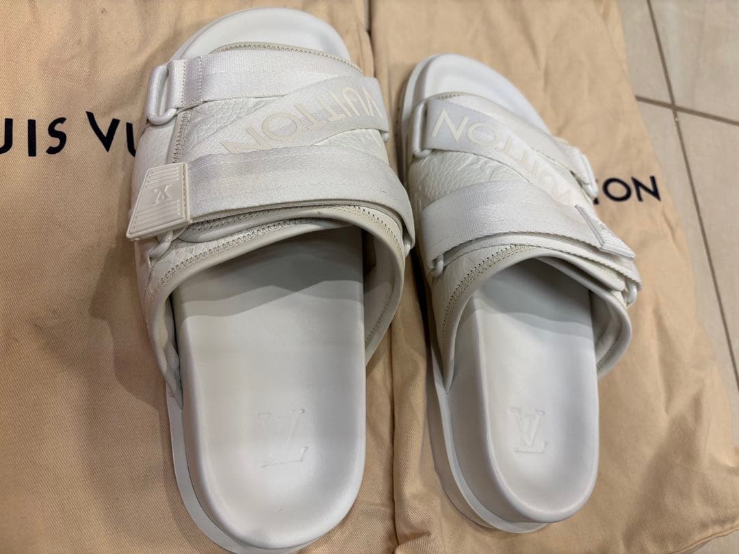 LOUIS VUITTON ホワイト スライドサンダル