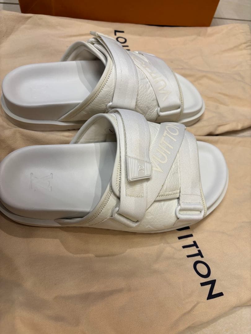 LOUIS VUITTON ホワイト スライドサンダル