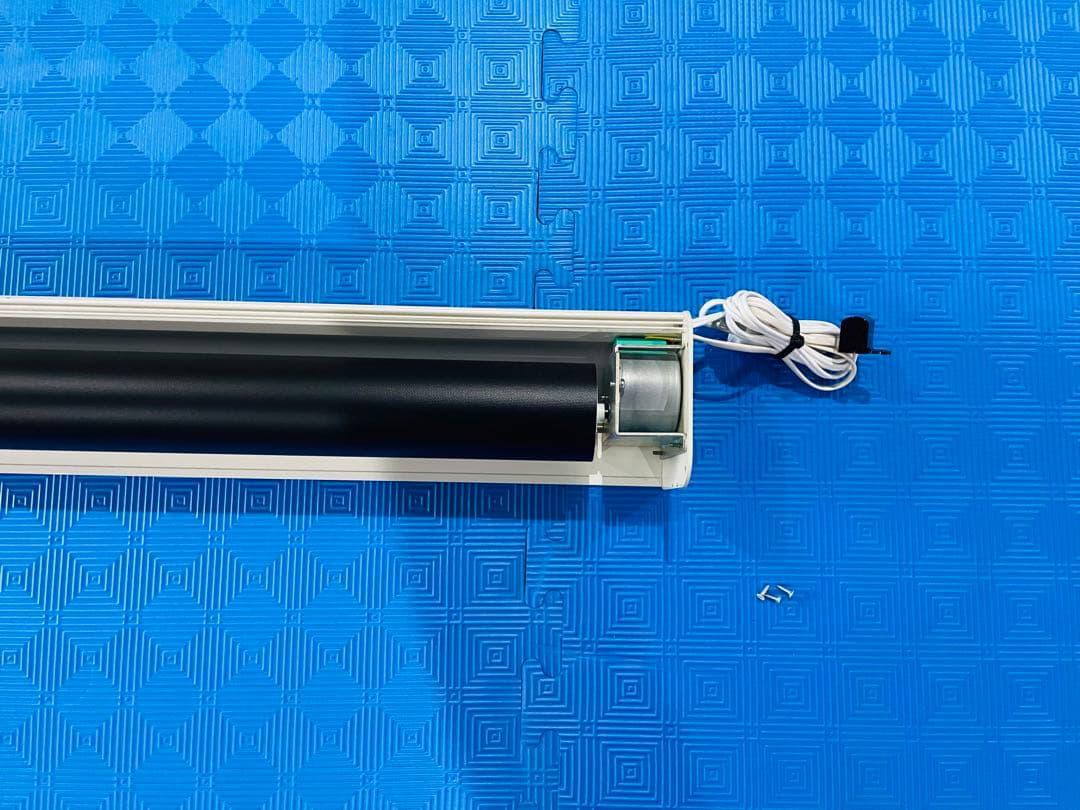 【美品】TheaterHouse 80インチ 電動スクリーン リモコン付