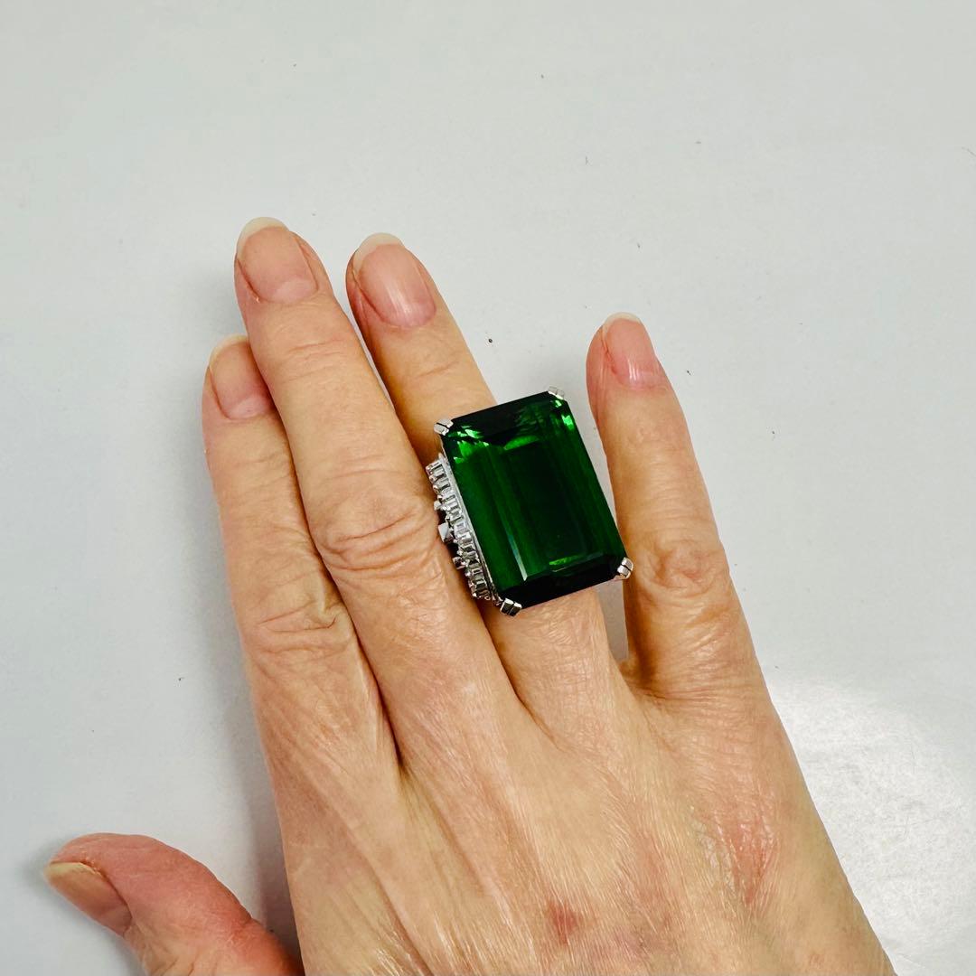 pt900．トルマリン(ダイヤモンド入り)指輪(未使用)N o.1312.