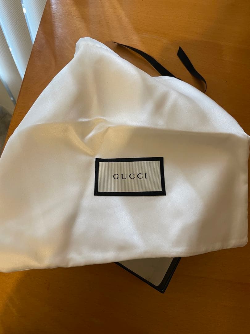 GUCCI ブラックレザーベルト GGロゴ付き