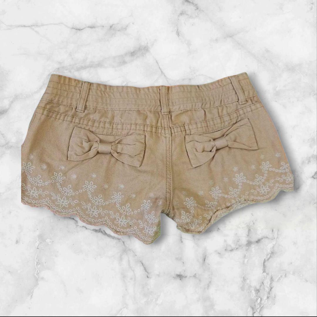 LIZ LISA　リズリサ　ショートパンツ　刺繍入りベージュ