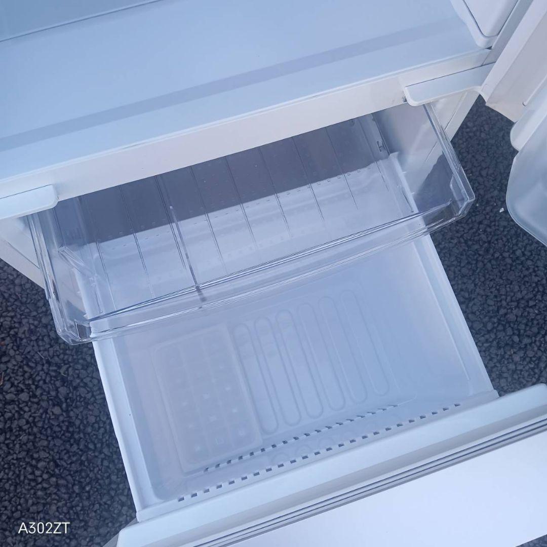 C056 送料設置無料　SHARP　ガラスデザイン冷蔵庫　137L